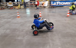 Tours de piste en vélos rigolos !