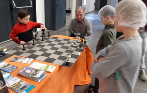 Jeu d'échec avec des pièces de vélo !
Exemple, Moyeux de roue pour les pions et dérailleurs pour les chevaux !