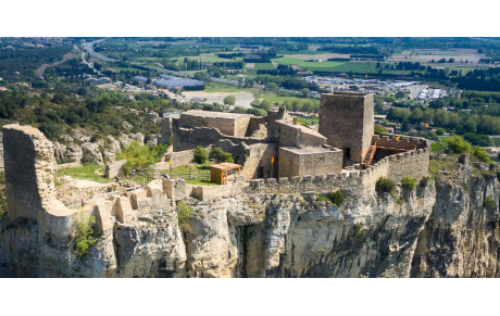 La montée du château de MORNAS