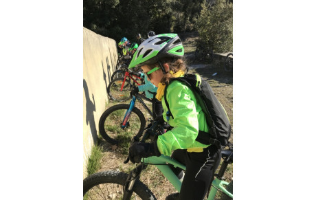 Le groupe 1 se protège du vent